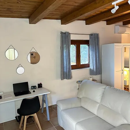 Apartment Office Della Castellina - Parcheggio Privato Monticchio (L'Aquila)